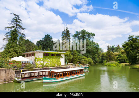 Lodě na řece Dyje, zámek Lednice (UNESCO), LVA Lednicko-valtický areál, kraj, Okres Břeclav, Ceska Republika/Boote auf dem Fluss Dyje, Schloss Lednice, Led Stockfoto