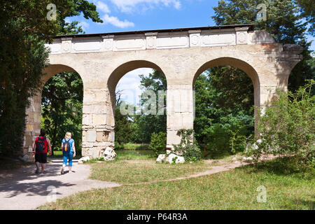 Viadukt, zámek Lednice (UNESCO), LVA Lednicko-valtický areál, kraj, Okres Břeclav, Ceska Republika/Viadukt, Lednice Schloss Lednice - Valtice Kulturelle Stockfoto