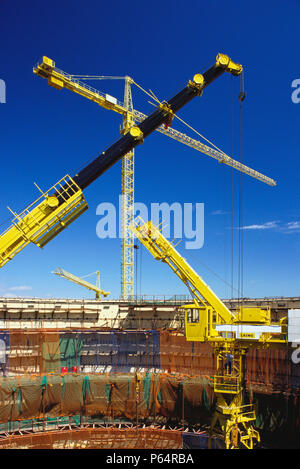 Kräne am Reaktor Sizewell B Core, Suffolk, Großbritannien Stockfoto