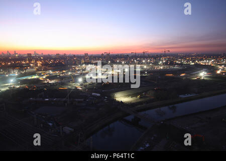 Olympiastadion während der Bauphase, Stratford, London, UK, Sonnenuntergang, Januar 2009, West suchen Stockfoto