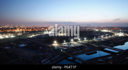 Olympiastadion während der Bauphase, Stratford, London, UK, Dämmerung, August 2009, West suchen Stockfoto