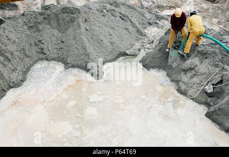 Al Barsha, Tecom, Baustelle besuchen, Dubai, Vereinigte Arabische Emirate, April 2007. Grube arbeitet auf einem G +22 Geschäfts- und Wohnhaus in Al Bars Stockfoto