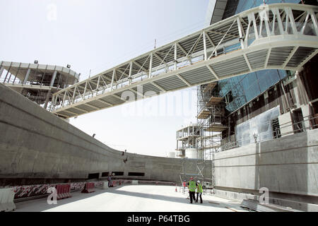Die Bauarbeiten am Dubai International Airport, Terminal 3, Dubai, Vereinigte Arabische Emirate, September 2006. 1 km von Ende zu Ende und Stockfoto
