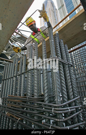 Taschenlampe Tower, Dubai Marina, Dubai, Vereinigte Arabische Emirate, Juni 2007. Stockfoto