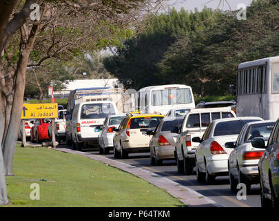Der Verkehr in Dubai, Garhoud, Maktoum, Vereinigte Arabische Emirate, Februar 2007. Stockfoto