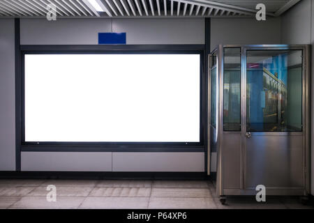 Reklametafeln Rechteckige weiße Mockup Stadt Werbung Stockfoto
