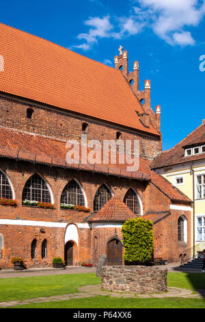 , Woiwodschaft Olsztyn/Polen - 2018/06/16: Main Wing und Innenhof des Ermland Bischöfe Schloss in der historischen Altstadt von Olsztyn Altstadt Stockfoto