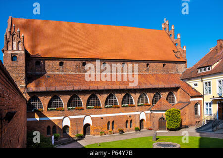 , Woiwodschaft Olsztyn/Polen - 2018/06/16: Main Wing und Innenhof des Ermland Bischöfe Schloss in der historischen Altstadt von Olsztyn Altstadt Stockfoto