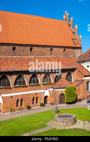 , Woiwodschaft Olsztyn/Polen - 2018/06/16: Main Wing und Innenhof des Ermland Bischöfe Schloss in der historischen Altstadt von Olsztyn Altstadt Stockfoto