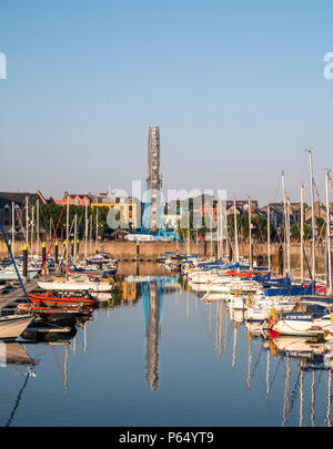 Ein Riesenrad im Wasser von Bangor, Co Down, Nordirland wider Stockfoto