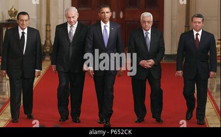 Der ägyptische Präsident Hosni Mubarak, der israelische Ministerpräsident Benjamin Netanjahu, Präsident Barack Obama, der palästinensische Präsident Mahmoud Abbas und der jordanische König Abdullah II. im Weißen Haus für den Frieden im Nahen Osten Verhandlungen Sept. 1, 2010 Stockfoto