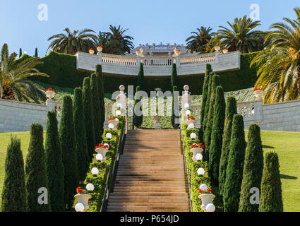 HAIFA, Israel - 25. MÄRZ 2018: Blick auf die Terrassen der Bahai Glauben am Frühling Zeit Stockfoto