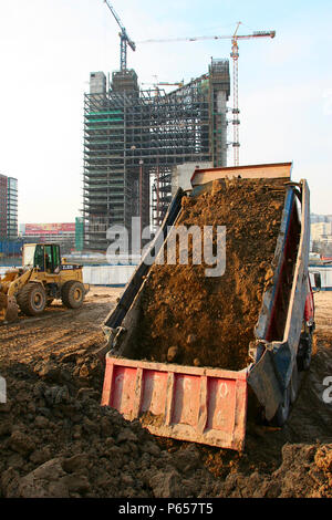 Erdarbeiten bei der Errichtung einer neuen Wohnanlage in Peking und die neuen Polly Plaza in Dongsishitiao in Peking. Stockfoto