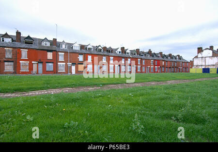 Heruntergekommene Reihenhäuser Viktorianischen Häuser Abriss wartet, Salford, in der Nähe von Manchester, England, UK. Der Salford regeneration Ziel ist es, zu gewährleisten, dass jede Stockfoto