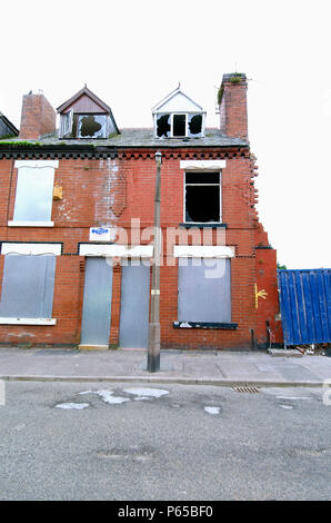 Heruntergekommene Reihenhäuser Viktorianischen Häuser Abriss wartet, Salford, in der Nähe von Manchester, England, UK. Der Salford regeneration Ziel ist es, zu gewährleisten, dass jede Stockfoto