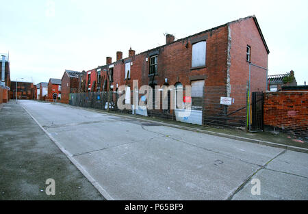 Heruntergekommene Reihenhäuser Viktorianischen Häuser Abriss wartet, Salford, in der Nähe von Manchester, England, UK. Der Salford regeneration Ziel ist es, zu gewährleisten, dass jede Stockfoto