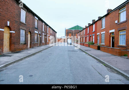 Heruntergekommene Reihenhäuser Viktorianischen Häuser Abriss wartet, Salford, in der Nähe von Manchester, England, UK. Der Salford regeneration Ziel ist es, zu gewährleisten, dass jede Stockfoto