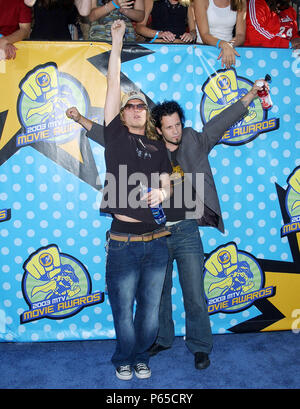 Pfütze von Mudd bei den MTV Movie Awards im Shrine Auditorium in Los Angeles. 31. Mai 2003. - PuddleOfMudd 106 A. jpgPuddleOfMudd 106 eine Veranstaltung in Hollywood Leben - Kalifornien, Red Carpet Event, USA, Filmindustrie, Prominente, Fotografie, Bestof, Kunst, Kultur und Unterhaltung, Topix prominente Mode, Besten, Hollywood Leben, Event in Hollywood Leben - Kalifornien, Roter Teppich und backstage,, Kunst, Kultur und Unterhaltung, Fotografie, Anfrage tsuni@Gamma-USA.com, Musik Prominente, Musiker, Music Group, 2000 bis 2009 Stockfoto