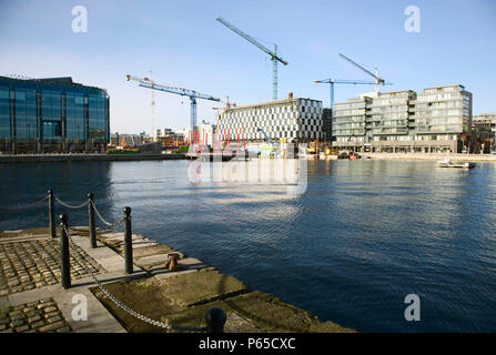 Der Bau des Grand Canal Square, Grand Canal Docks, Dublin, Irland, Feb. 2008 Stockfoto