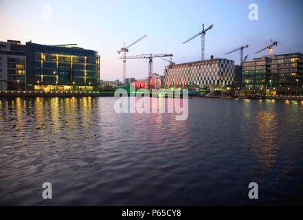 Der Bau des Grand Canal Square, Grand Canal Docks, Dublin, Irland, Feb. 2008 Stockfoto