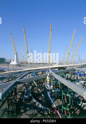 Bau von North Greenwich Verkehrsknotenpunkt, neben dem Millennium Dome. London, Vereinigtes Königreich. Kuppel von Richard Rogers Partner konzipiert Stockfoto