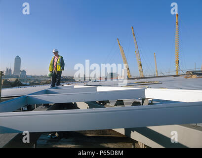 Bau von North Greenwich Verkehrsknotenpunkt, neben dem Millennium Dome. London, Vereinigtes Königreich. Kuppel von Richard Rogers Partner konzipiert Stockfoto