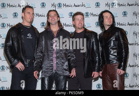 Scott Stapp, zweiter von links, mit Creed im Drucksaal auf der Meine VH1 Music Awards im Shrine Auditorium in Los Angeles Sonntag, Dezember 3, 2001. - ScottStapp. jpgScottStapp Ereignis in Hollywood Leben - Kalifornien, Red Carpet Event, USA, Filmindustrie, Prominente, Fotografie, Bestof, Kunst, Kultur und Unterhaltung, Topix prominente Mode, Besten, Hollywood Leben, Event in Hollywood Leben - Kalifornien, Roter Teppich und backstage,, Kunst, Kultur und Unterhaltung, Fotografie, Anfrage tsuni@Gamma-USA.com, Musik Prominente, Musiker, Music Group, 2000 bis 2009 Stockfoto