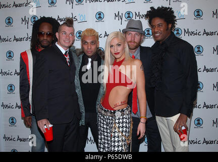 Gwen Stefani und ohne Zweifel kommt an der Meine VH1 Music Awards im Shrine Auditorium in Los Angeles Sonntag, Dezember 3, 2001. - StefaniGwen & NoDoubt NoDoubt jpgStefaniGwen 20. & 20 Veranstaltung in Hollywood Leben - Kalifornien, Red Carpet Event, USA, Filmindustrie, Prominente, Fotografie, Bestof, Kunst, Kultur und Unterhaltung, Topix prominente Mode, Besten, Hollywood Leben, Event in Hollywood Leben - Kalifornien, Roter Teppich und backstage,, Kunst, Kultur und Unterhaltung, Fotografie, Anfrage tsuni@Gamma-USA.com, Musik Prominente, Musiker, Music Group, 2000 bis 2009 Stockfoto