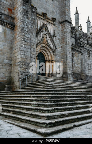 Guarda, Portugal mittelalterlichen gotischen Kathedrale mit manuelinischen Einflüssen. Die Arbeiten begannen im Jahre 1390 noch bis Mitte des 16. Jahrhunderts Stockfoto