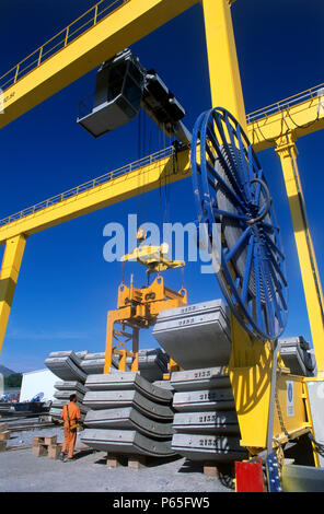 Produktion von Fertigteilen. Herausheben Tübbings für die guadarrama High Speed Rail Tunnel nördlich von Madrid. Madrid Bar Stockfoto