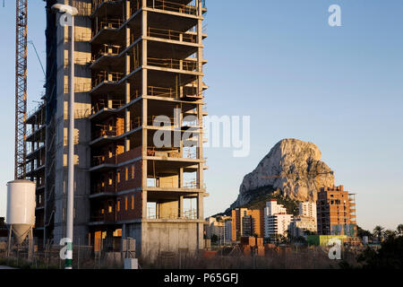 Bau an der Küste von Calpe, Costa Blanca, Spanien Stockfoto