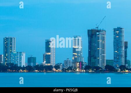 Cityscaper, Metropolitan, Wolkenkratzer, Skyline Gebäude am Ufer des Gurney Drive, Georgetown, Penang Stockfoto