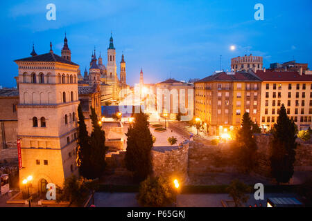 Torreon de la Zuda und Basilika Nuestra Señora del Pilar, Zaragoza, Spanien Stockfoto