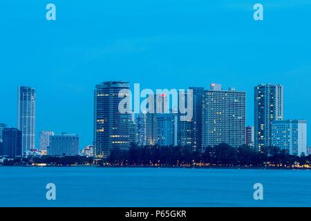 Cityscaper, Metropolitan, Wolkenkratzer, Skyline Gebäude am Ufer des Gurney Drive, Georgetown, Penang Stockfoto