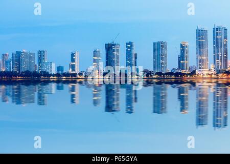 Cityscaper, Metropolitan, Wolkenkratzer, Skyline Gebäude am Ufer des Gurney Drive, Georgetown, Penang Stockfoto