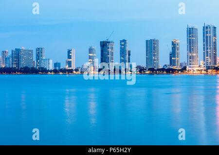 Cityscaper, Metropolitan, Wolkenkratzer, Skyline Gebäude am Ufer des Gurney Drive, Georgetown, Penang Stockfoto