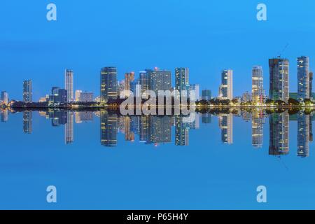 Cityscaper, Metropolitan, Wolkenkratzer, Skyline Gebäude am Ufer des Gurney Drive, Georgetown, Penang Stockfoto