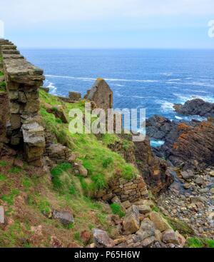 Ruinen am Geevor Tin Mine, Pendeen, West Penwith, Cornwall, England, Großbritannien Stockfoto