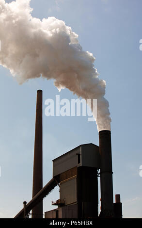 Emissionen von Bluescope Steel arbeitet in Port Kembla, Wollongong, Australien. Stockfoto