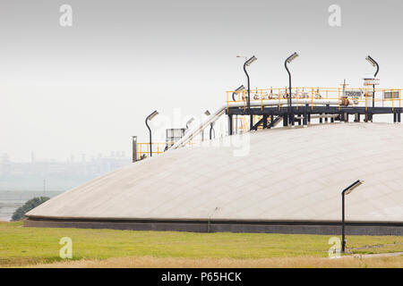 Gas Storage Depot in Ulverston, Cumbria, Großbritannien. Dieses Werk sotres Gas aus der Morecambe Bay, gas Feld, Großbritannien Stockfoto