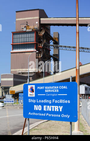 Port Waratah in Newcastle ist die Weltgrößte Kohle Hafen. Kohle aus Tagebau Kohle Minen im Hunter Valley ist auf der ganzen Welt Von hier exportiert, Stockfoto