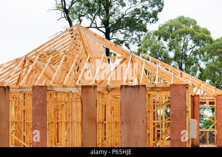 Wiederaufbau von Häusern in Kinglake, einem der am stärksten betroffenen Gemeinschaften der katastrophalen 2009 australische Buschfeuer im Staat Victoria. Stockfoto