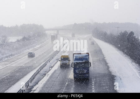 Autobahn M11 im Schnee, Cambridgeshire Stockfoto