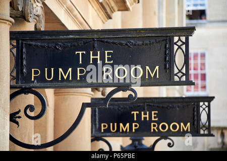 Anzeichen für den Pumpenraum an der Stelle der römischen Thermen Bad England Großbritannien Stockfoto