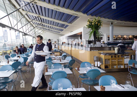 OXO Tower Restaurant, Southbank, London, UK. Durch Lifshutz Davidson konzipiert. Stockfoto