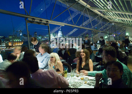 OXO Tower Restaurant, Southbank, London, UK. Durch Lifshutz Davidson konzipiert. Stockfoto