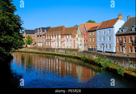 Kai Seite, Fluss Wensum, Norwich, Norfolk, England Stockfoto