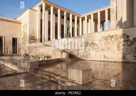 Das 1937 im Art déco-Design des Palais de Tokyo, in dem sich das Museum für Moderne Kunst in Paris, Frankreich Stockfoto