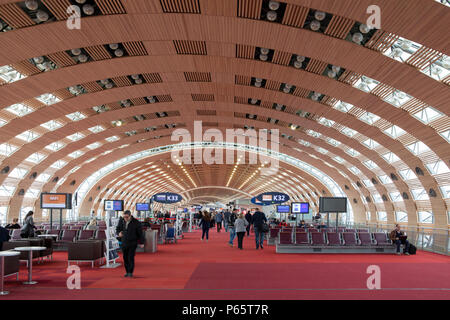 Terminal 2 am Flughafen Paris Charles de Gaulle in Frankreich Stockfoto