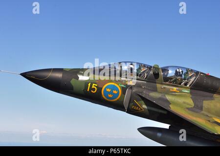 SAAB VIGGEN SK-37 E DER SCHWEDISCHEN LUFTWAFFE HISTORISCHEN FLUG Stockfoto